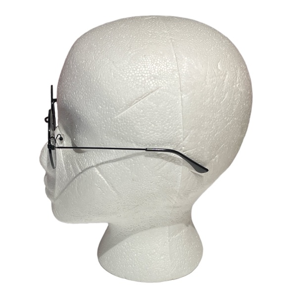 Petals and Peacocks Mathilda Round Sunglasses Black - Picture 2 of 3